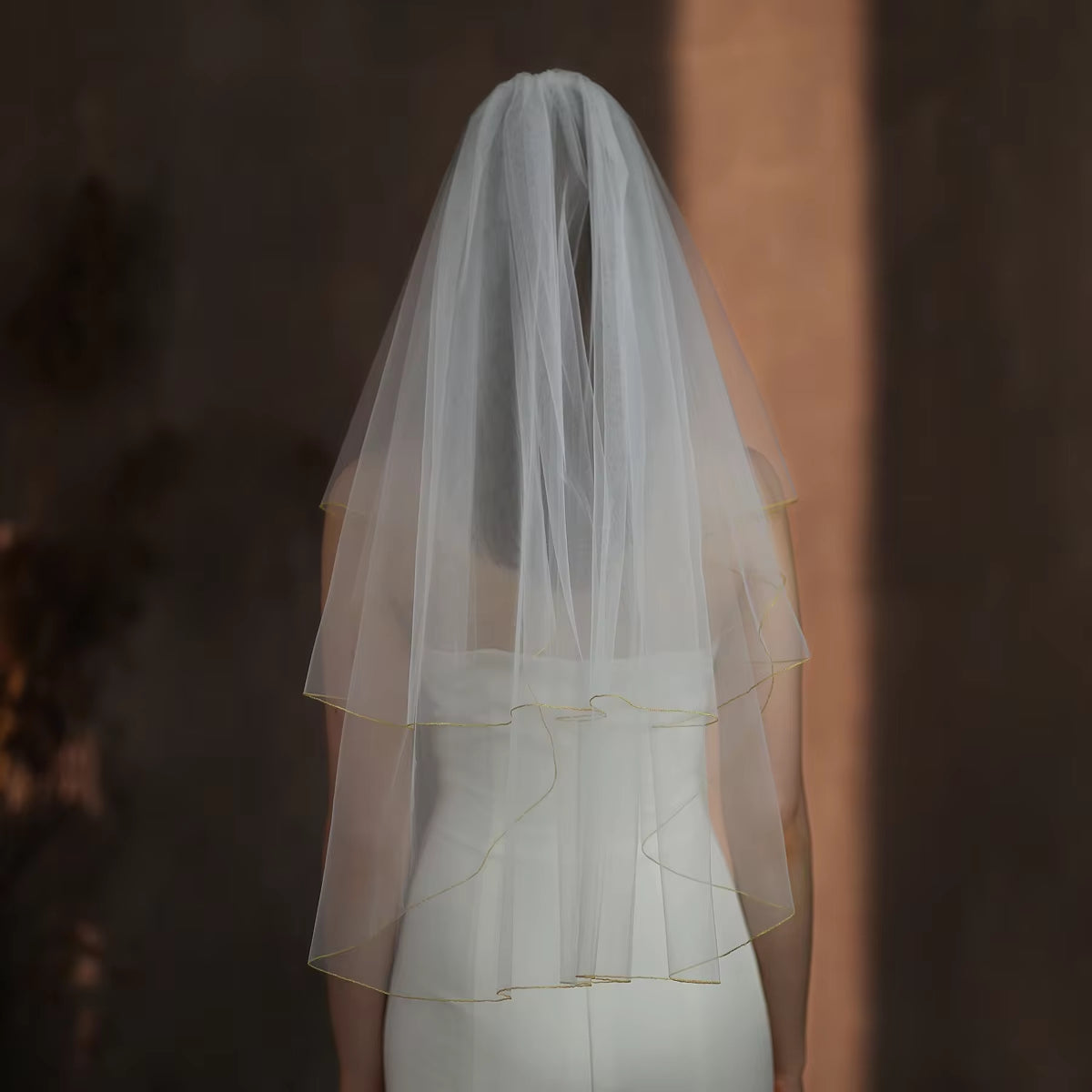 Shiny Wedding Bridal Shoulder Veil Two-Layer Tulle Golden Thread Edge White Short Brides Veil