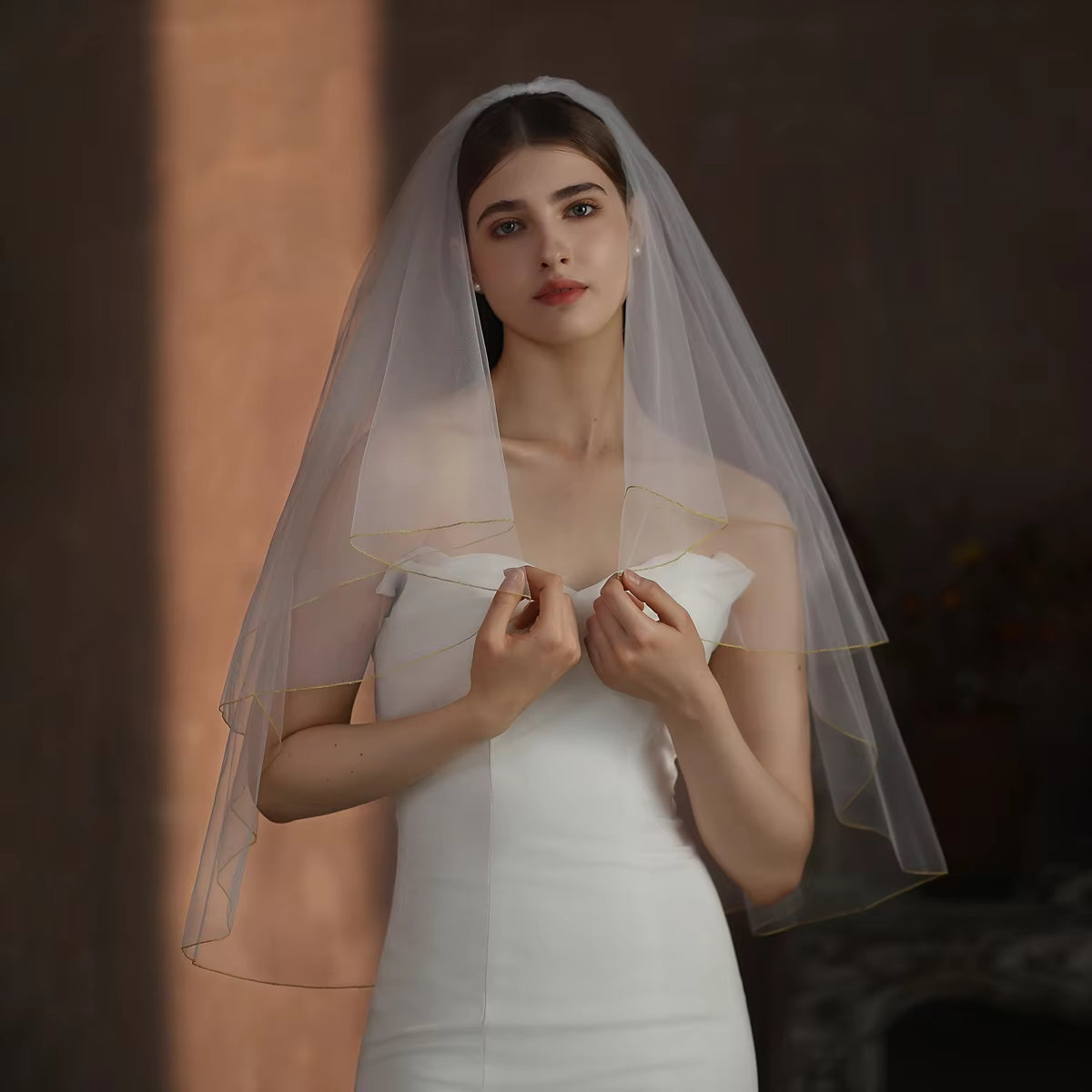 Shiny Wedding Bridal Shoulder Veil Two-Layer Tulle Golden Thread Edge White Short Brides Veil