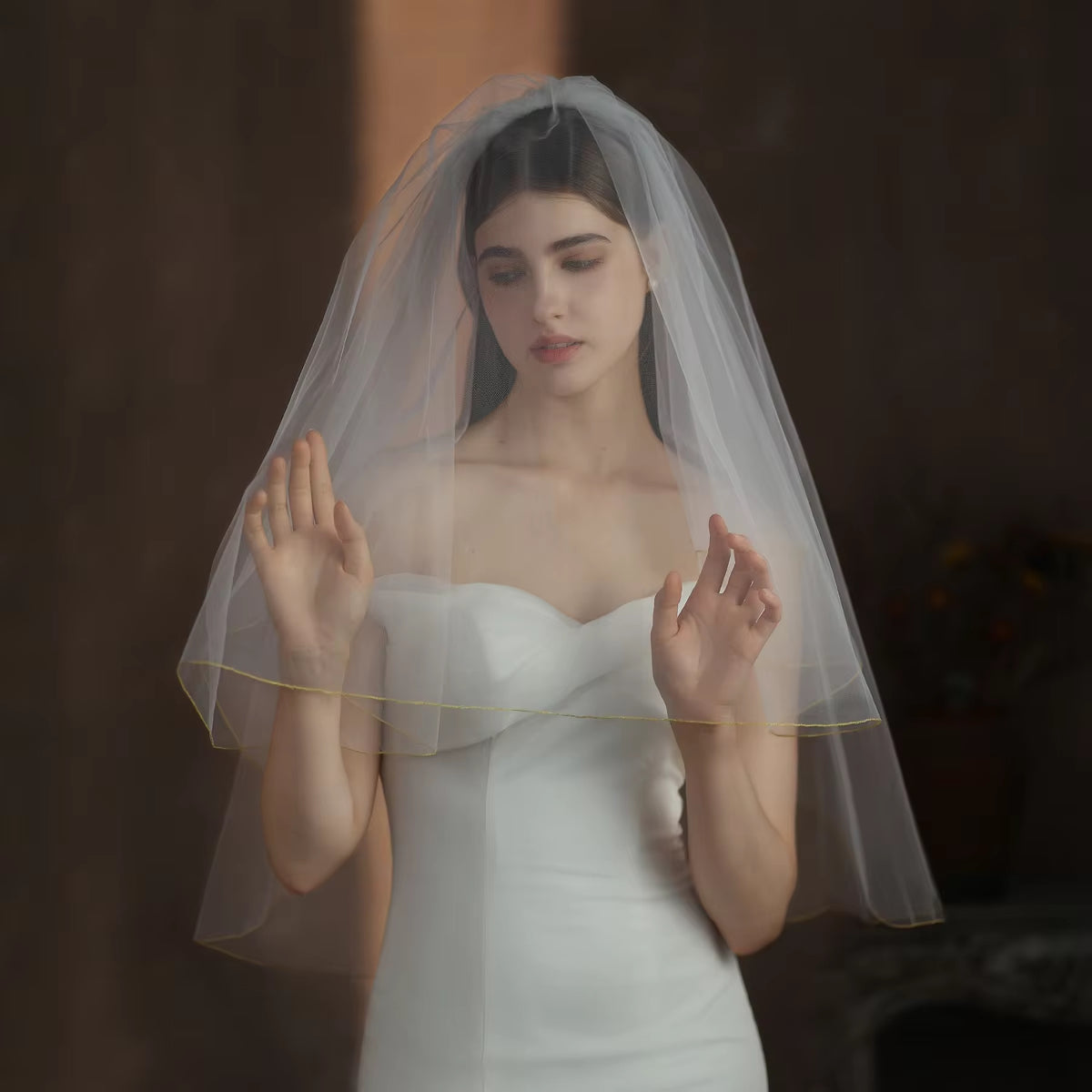 Shiny Wedding Bridal Shoulder Veil Two-Layer Tulle Golden Thread Edge White Short Brides Veil