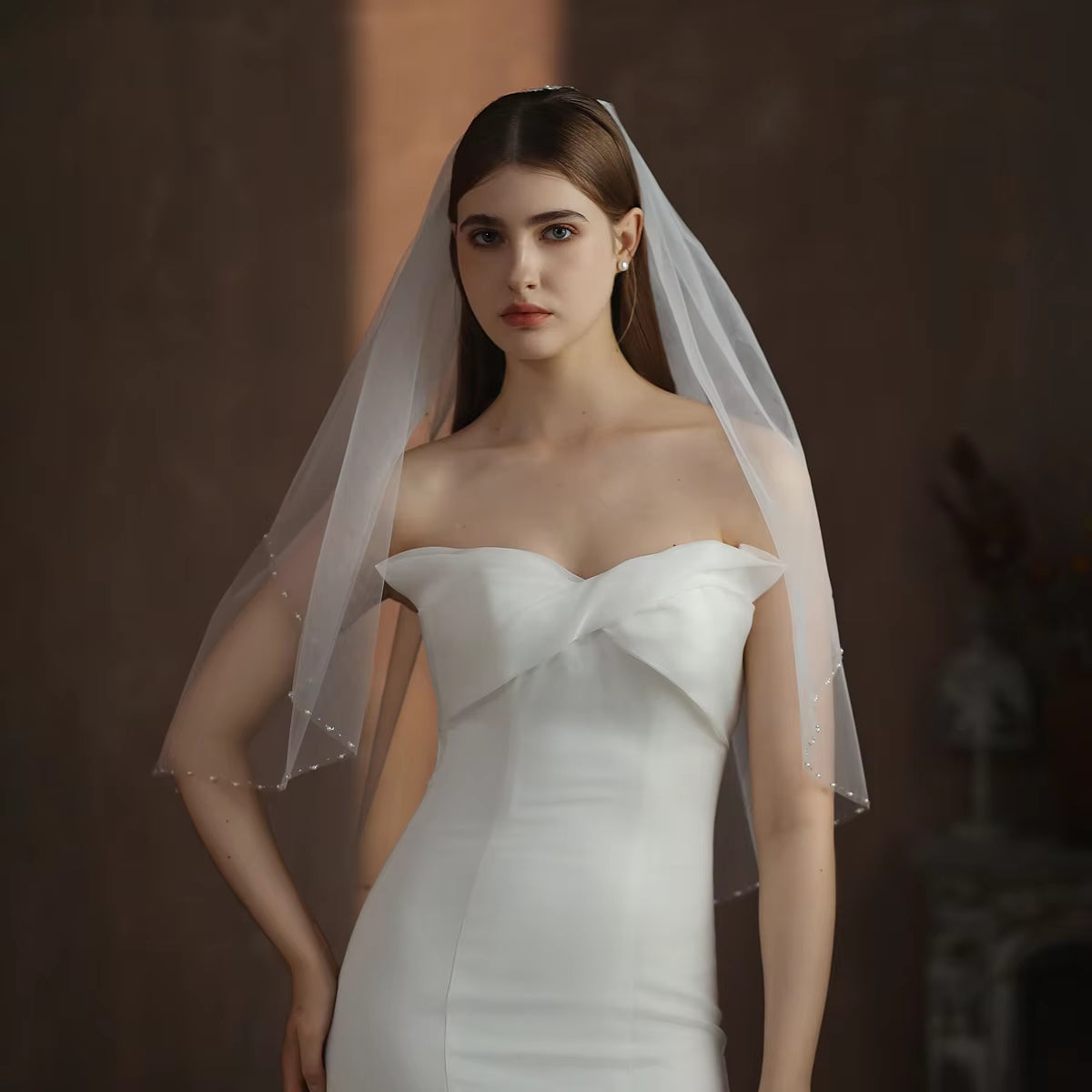 Exquisite One-Layer Bridal Veil with Crystal-Pearl Edging in White Tulle - Wedding Accessory."