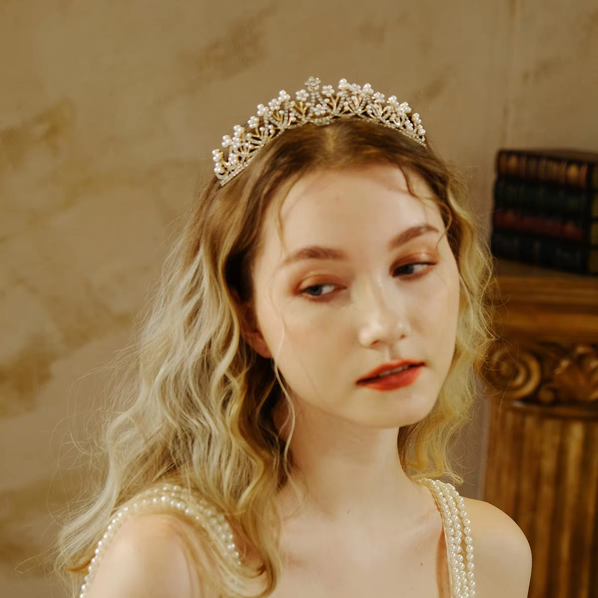 Elegant Sparkly Wedding Tiara For Brides