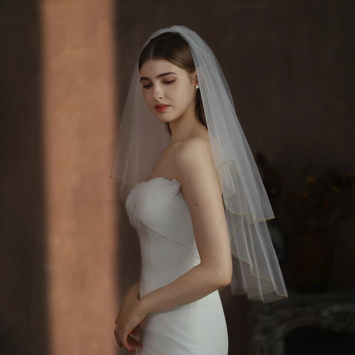 Shiny Wedding Bridal Shoulder Veil Two-Layer Tulle Golden Thread Edge White Short Brides Veil