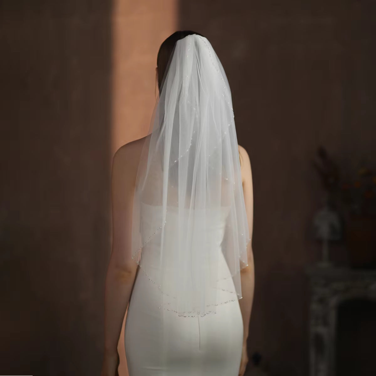 Exquisite One-Layer Bridal Veil with Crystal-Pearl Edging in White Tulle - Wedding Accessory."