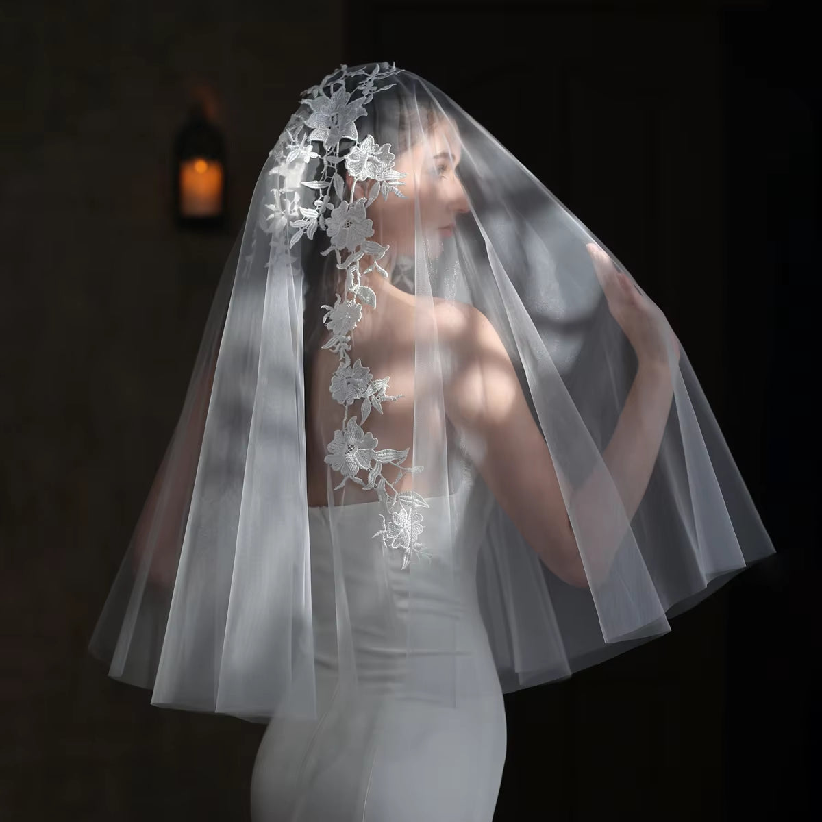 Exquisite Wedding Bridal White Veil Two-Layer Plain Tulle Lace Appliqued 