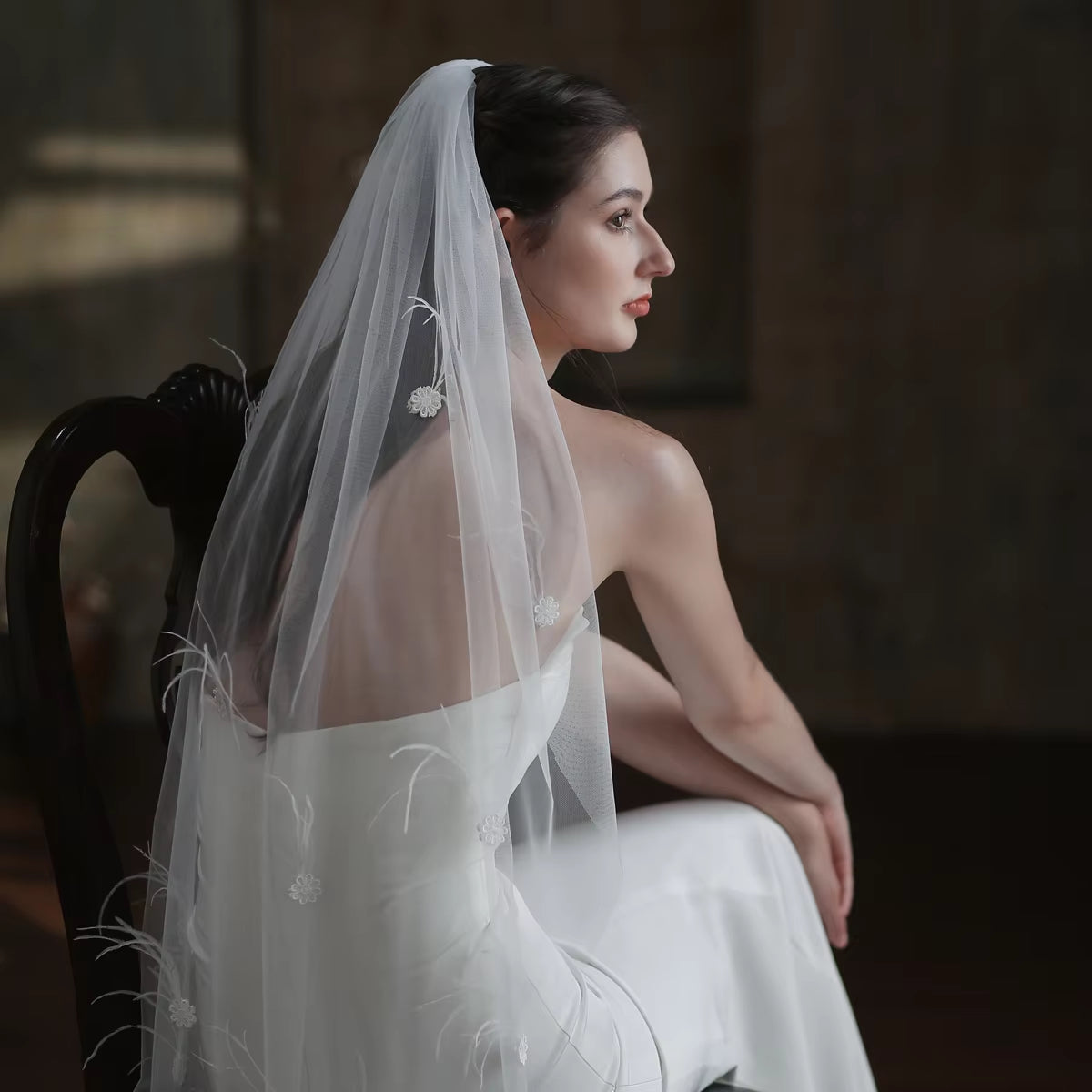 White Fingertip Bridal Veil with Soft Tulle and Feather Lace Appliqué