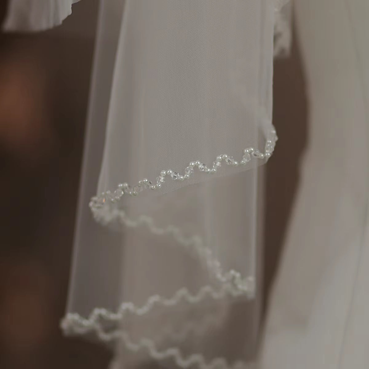    HandmadeTwo-Layer Semi-Transparent Tulle Sewing Pearls Edge Bridal Veil