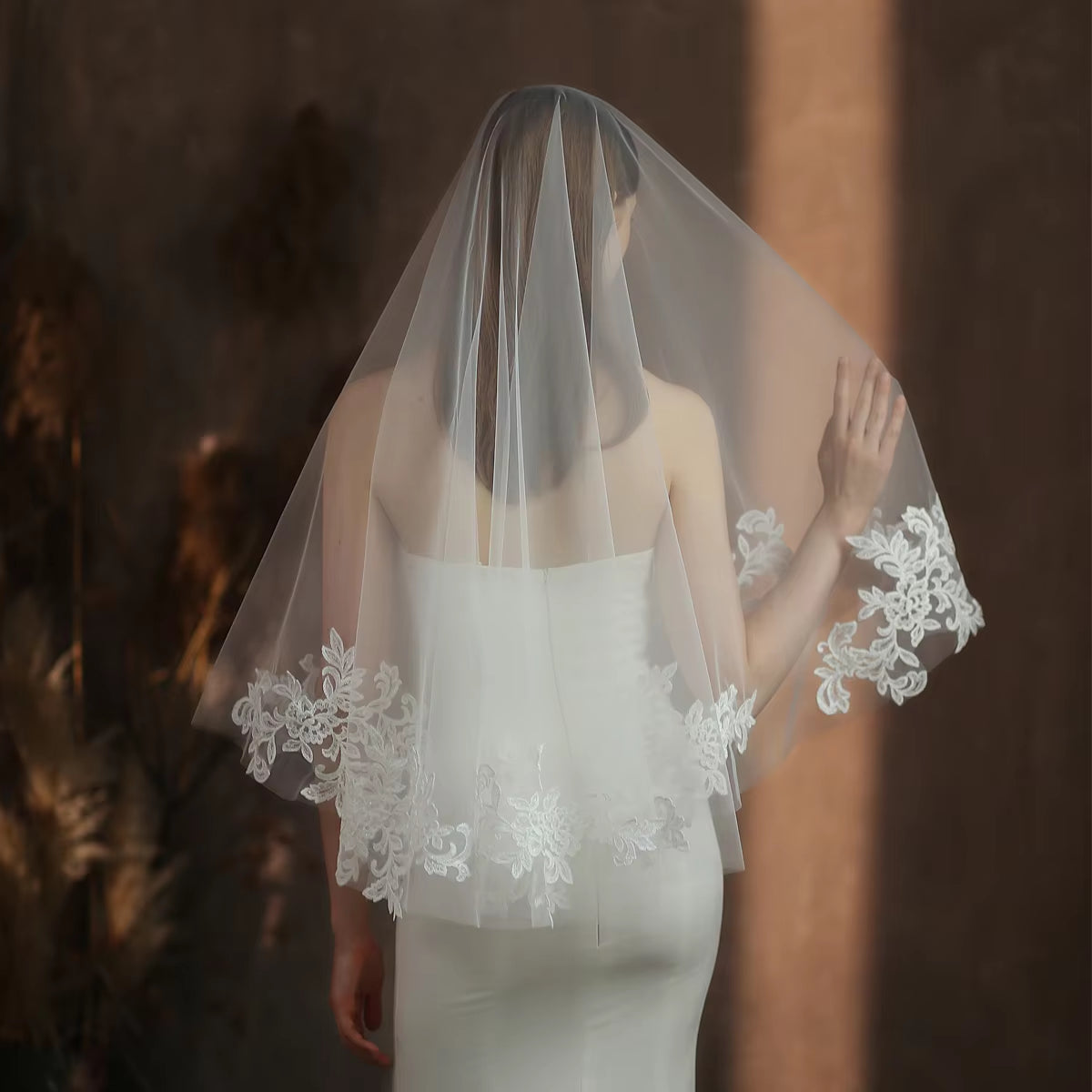 Elegant Wedding Bridal Veil One-Layer Tulle Lace Appliqued Edge 