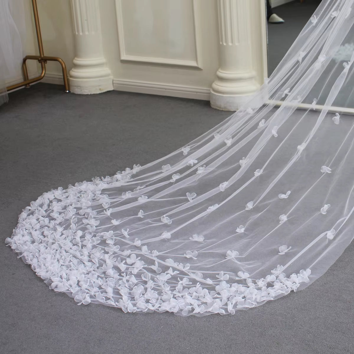 One-Layer Soft Tulle with Cut Edge and Appliqué, Long Train White Wedding Veil with Comb