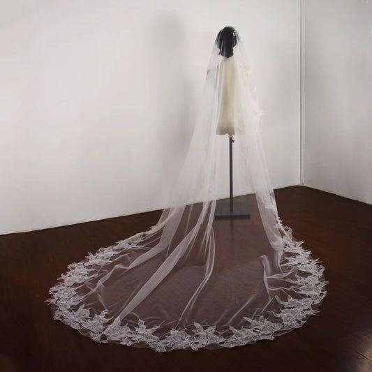 One-Layer Lace Appliqué White Veil with Long Train, Elegant Accessories for Brides-to-Be