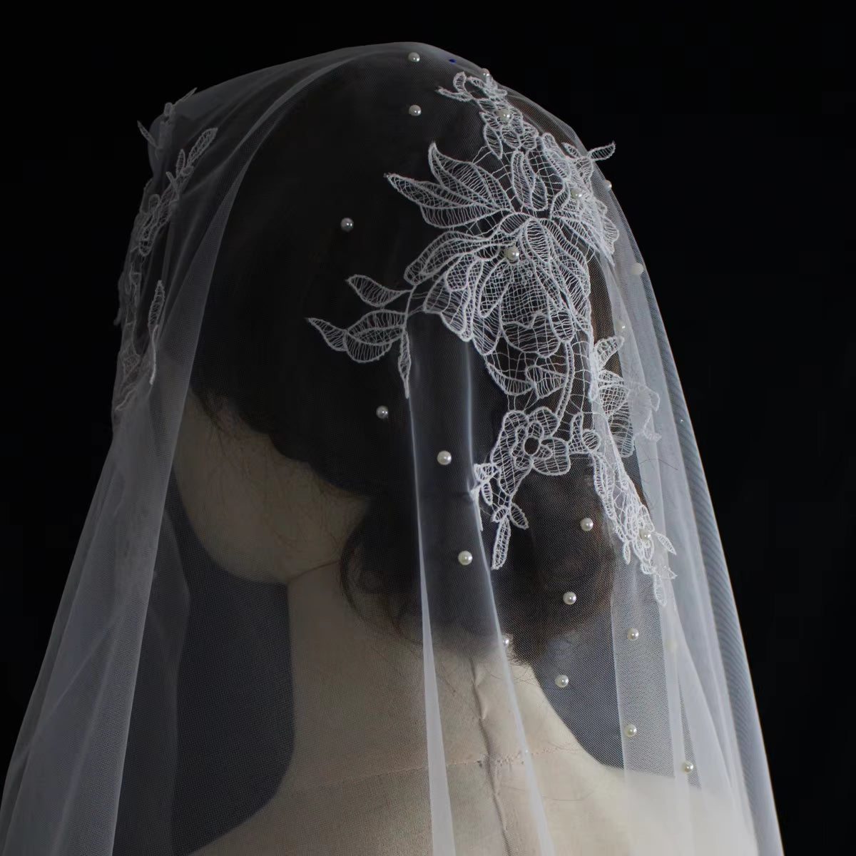 One-Layer White Tulle Veil with Lace Appliqué and Pearl Beading, Long Train Headdress for Weddings.