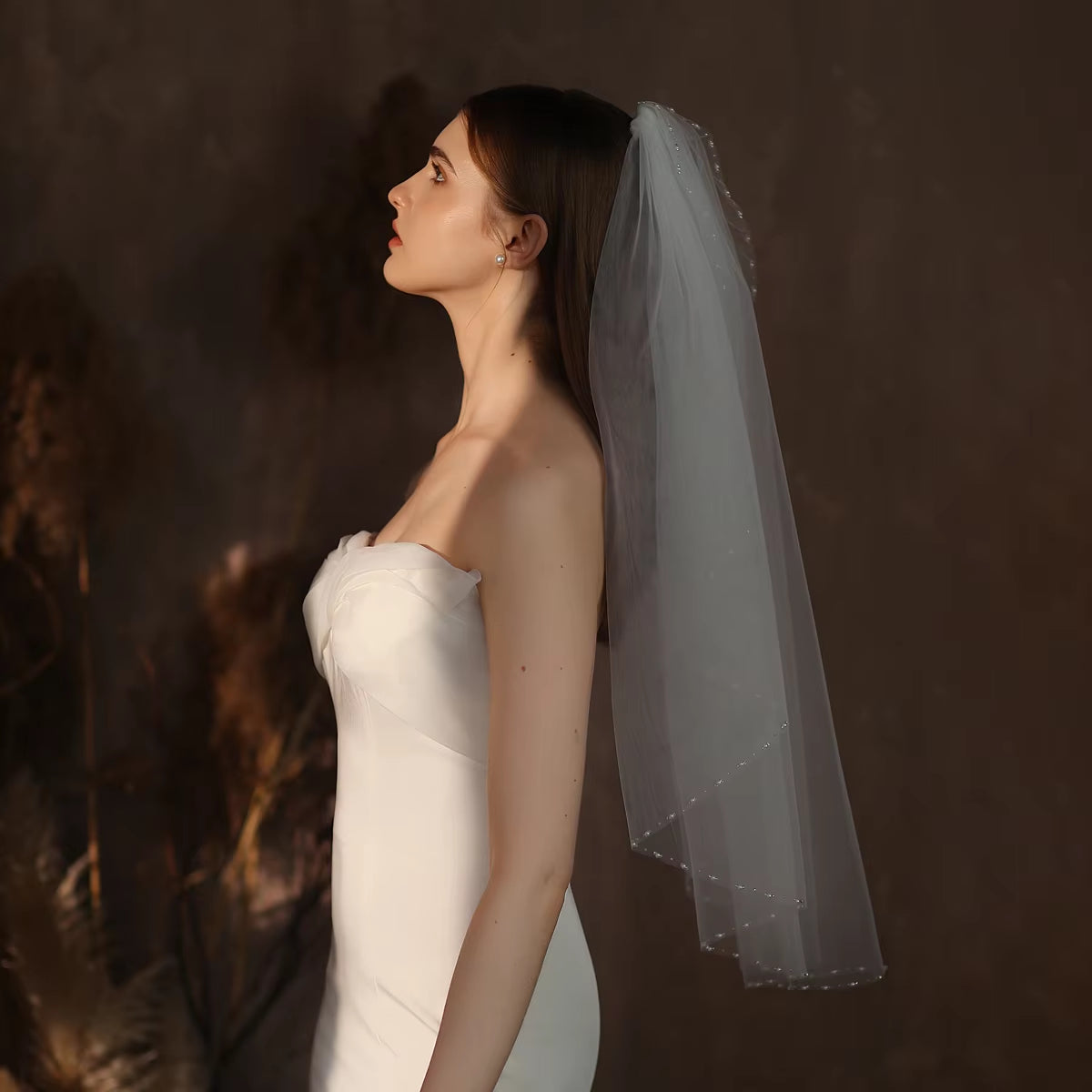 Exquisite One-Layer Bridal Veil with Crystal-Pearl Edging in White Tulle - Wedding Accessory."